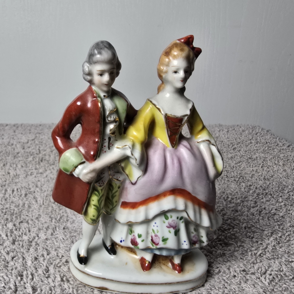 Vintage Porcelain Coloial Couple Figurine